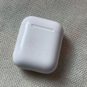 Apple AirPods 2nd Generation Charging Case